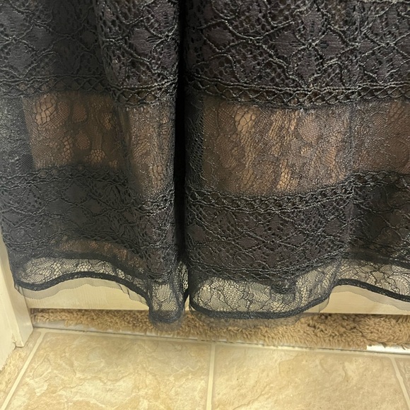 BCBG MaxAzria Black Lace Evening Gown Size 8 - Picture 14 of 15
